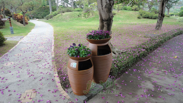 欣方圳玻璃鋼垃圾桶 完美適配普洱公園環(huán)境